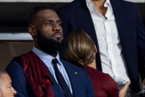 帕金斯：詹姆斯的日程安排得像總統(tǒng)一樣 5點起床訓(xùn)練一直忙到晚上