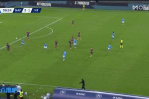 一點(diǎn)就著孔蒂先與鄧弗里斯吵，勞塔羅從遠(yuǎn)處跑來參團(tuán)接管沖突