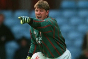 67歲維拉傳奇12年前毅然離開足壇開始干快遞公司：我很享受這工作