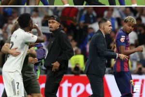 都是隊(duì)友...國(guó)家德比沖突，拉菲尼亞入場(chǎng)幫亞馬爾向維尼修斯出頭