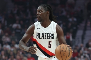 越老越妖！霍勒迪15投10中&三分7中4 無罰球砍下24+5+6