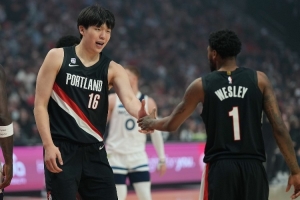 楊毅：沒想到開拓者常規(guī)賽提速這么多 斯普利特不會改變現(xiàn)有打法