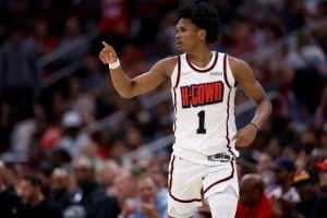 阿里納斯：阿門當下就練跳投這一項工作 每天投1000次吧