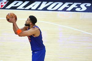 外線一球不開(kāi)！唐斯半場(chǎng)8中3&三分5中0拿到7分10板2助