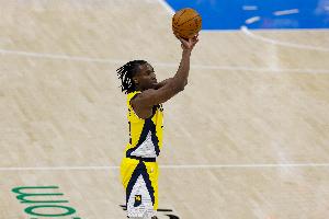 穩(wěn)定射手！內(nèi)史密斯11中5拿下15分1板1助1帽 次節(jié)獨(dú)得11分