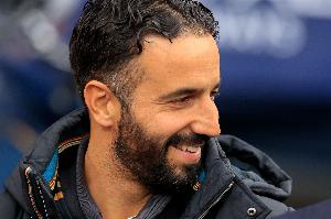 曼聯(lián)總計327次在老特拉福德半場領(lǐng)先，收獲302勝25平