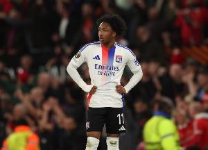 官方：里昂邊鋒馬利克-福法納右腳踝嚴(yán)重扭傷，將傷缺數(shù)個(gè)月