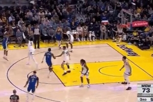 外線開炮！穆迪連續(xù)三分命中 幫助勇士擴大領(lǐng)先