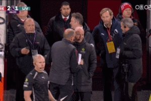 利物浦比賽半場換裁判！主裁西蒙·胡珀受傷，與四官羅賓遜互換