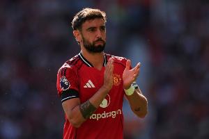 太陽報(bào)：B費(fèi)在休息時(shí)間來到訓(xùn)練基地，到場邊觀看替補(bǔ)球員訓(xùn)練