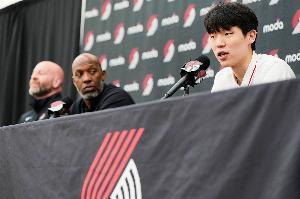 灰熊有科沃德我們只有瀚森？拓媒回懟：等楊打好了你可別來(lái)站隊(duì)