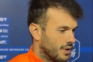 24球領(lǐng)跑射手榜！卡扎伊什維利：沒(méi)想太多榮譽(yù)，主場(chǎng)踢誰(shuí)都占優(yōu)