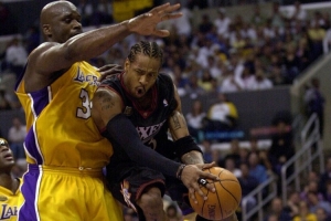 艾弗森：曾覺得打籃球很軟 但撞上奧尼爾才知道那運(yùn)動(dòng)并不軟