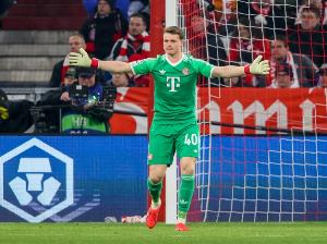 烏爾比希禁區(qū)外停球時(shí)皮球碰手臂，主裁：因?yàn)榉磸椙蜻@球沒有問題