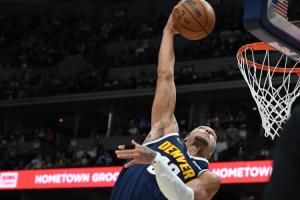 50分！約基奇高拋籃下 戈登空切起飛空中轉(zhuǎn)身360度單手折疊暴扣！