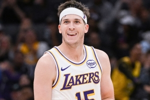 里夫斯開季四戰(zhàn)場均至少35分5板5助 歷史第七人&比肩喬庫威字歐東