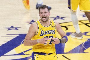 因傷缺席至少一周！東契奇賽季前兩戰(zhàn)場(chǎng)均46分11.5板8.5助