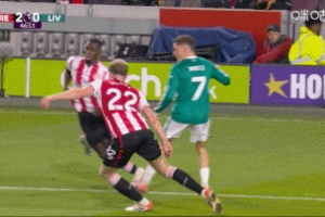 加克波禁區(qū)倒地未判點(diǎn)！官方：VAR確認(rèn)科林斯對加克波未構(gòu)成犯規(guī)