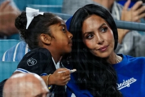 可惜主隊道奇輸球！瓦妮莎帶著女兒觀看MLB世界大賽G4