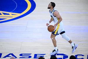 手還沒有熱！庫里半場9中3拿到7分1板5助 三分球5投僅1中