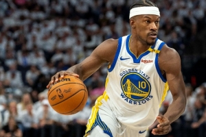 巴特勒前三節(jié)10中7得17分4板2助 得分不知不覺全隊(duì)最高了