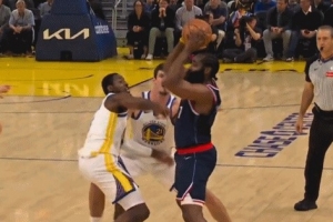 我冤枉！哈登強突庫明加拋投打成2+1 庫明加大喊&一臉不可思議