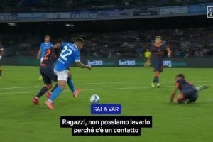 國(guó)米點(diǎn)球誤判錄音：主裁判視線被擋，助理裁判斷定點(diǎn)球，VAR確認(rèn)