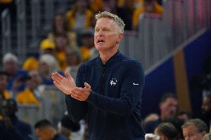 科爾：庫(kù)里不在我們也能拉開(kāi)空間 三分只是吉米武器庫(kù)的第七選項(xiàng)