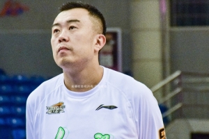 張陳治鋒：韓德君是遼籃的一面旗幟 盼未來和他一樣為遼籃做貢獻(xiàn)