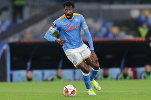 斯基拉：安古伊薩接近在那不勒斯?jié)q薪續(xù)約，球員拒絕多支球隊(duì)報(bào)價(jià)