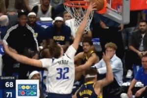 就你是扣籃王？麥克朗突破上籃 遭弗拉格貼身釘板血帽