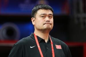 姚明：人到了一定年齡之后發(fā)現(xiàn)一件事 就是要學(xué)會做減法