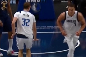 嘲諷拉滿！弗拉格強吃三屆扣籃王麥克朗 進(jìn)球后擺出Too Small