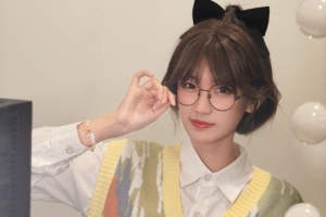 主持人夏安分享照片：嘿嘿 小短毛堂堂來(lái)襲