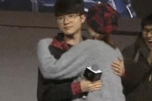 現(xiàn)在再看“守身如玉”的Faker，是不是詮釋了什么才是真正的職業(yè)選手？