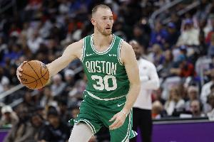 頂級(jí)射手！豪澤首節(jié)三分球6中5獨(dú)得15分1籃板