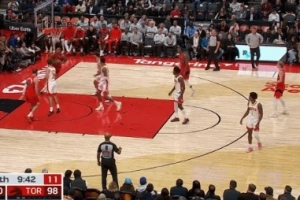 申京走神了！馬穆低位背打謝潑德 巴恩斯溜底線空切暴扣！