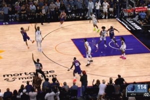 相信球星！太陽(yáng)最后時(shí)刻不喊停布克直接絕殺三分可惜不中