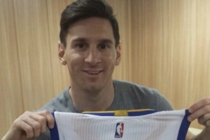 梅西：?jiǎn)痰と珩R拉多納般超越了體育本身 詹姆斯庫里都是GOAT