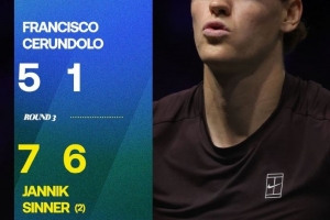 強(qiáng)！辛納2-0塞倫多洛，晉級(jí)巴黎大師賽8強(qiáng)，解鎖大師賽全8強(qiáng)成就