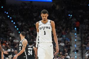 文班：我們?nèi)?duì)所有人都在進(jìn)步 球迷們也是 一切慢慢走向正軌