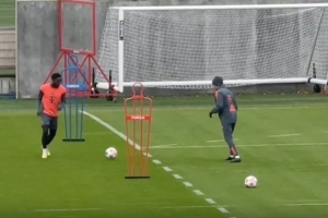 傷員回歸！德天空：阿方索-戴維斯已重返球場進行有球訓(xùn)練