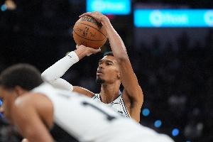 只能說不溫不火！文班亞馬半場10中5得到14分9板4助 沒有蓋帽