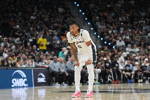 大比分領(lǐng)先又被追上？卡斯?fàn)枺汉芨吲d能展現(xiàn)出我們的堅(jiān)韌和頑強(qiáng)