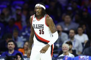 記者：克林根和剛剛復出的羅威 都沒能在約基奇頭上討到便宜