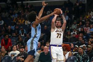 44分如同喝水！瘦77&小里迎生涯最佳狀態(tài) 湖人萬事俱備只待老詹？