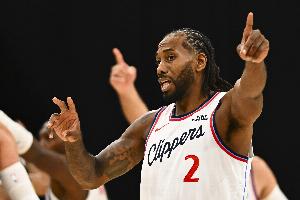 外線找到手感！小卡第三節(jié)三分4中3砍下12分2籃板！