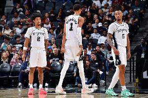 皮爾斯：馬刺有哈珀&瓦塞爾了 該用?？怂箵Q個能保護(hù)文班的人