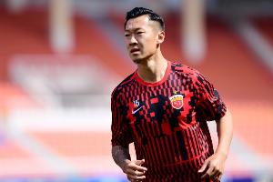 徐新完成中國俱樂部各項職業(yè)賽事出戰(zhàn)200場，共打入7球