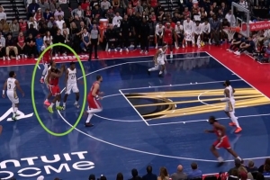 3+1！哈登三分命中同時(shí)造成米西一級(jí)惡意 打4分后快船還有球權(quán)